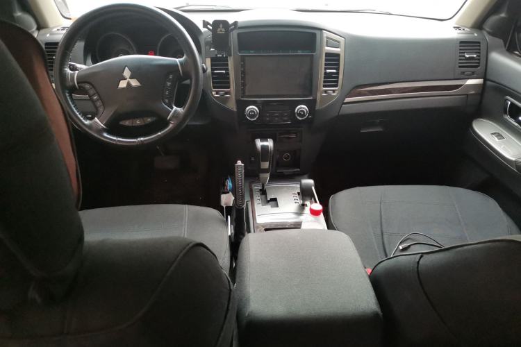 Used Mitsubishi Pajero  Center Console