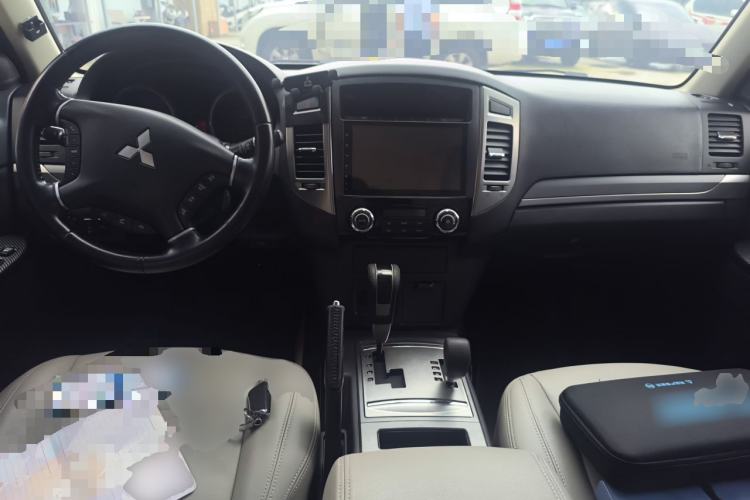 Used Mitsubishi Pajero  Center Console