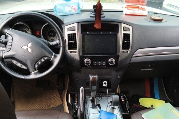 Used Mitsubishi Pajero  Center Console