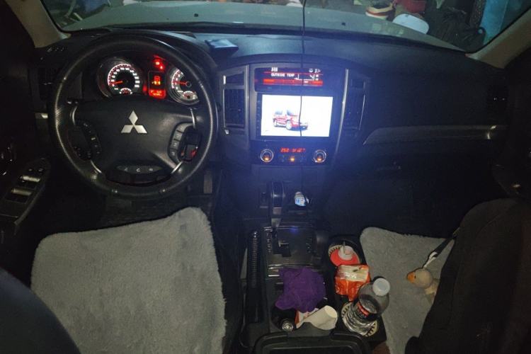 Used Mitsubishi Pajero  Center Console