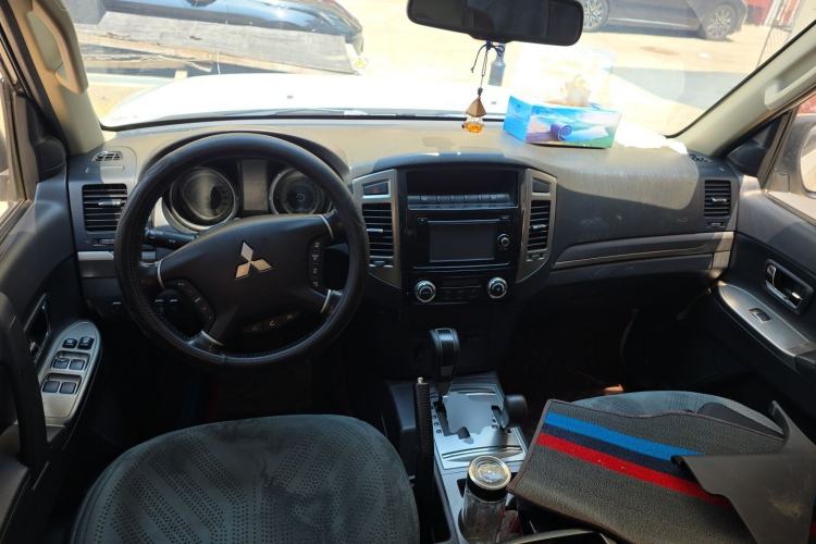 Used Mitsubishi Pajero  Center Console