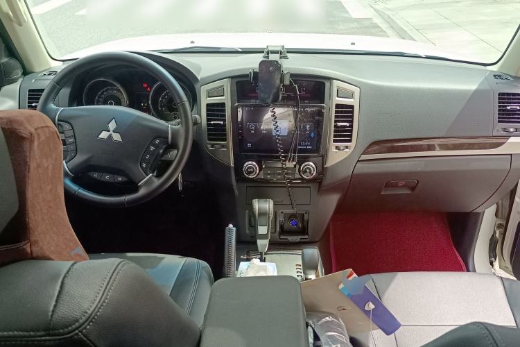 Used Mitsubishi Pajero  Center Console