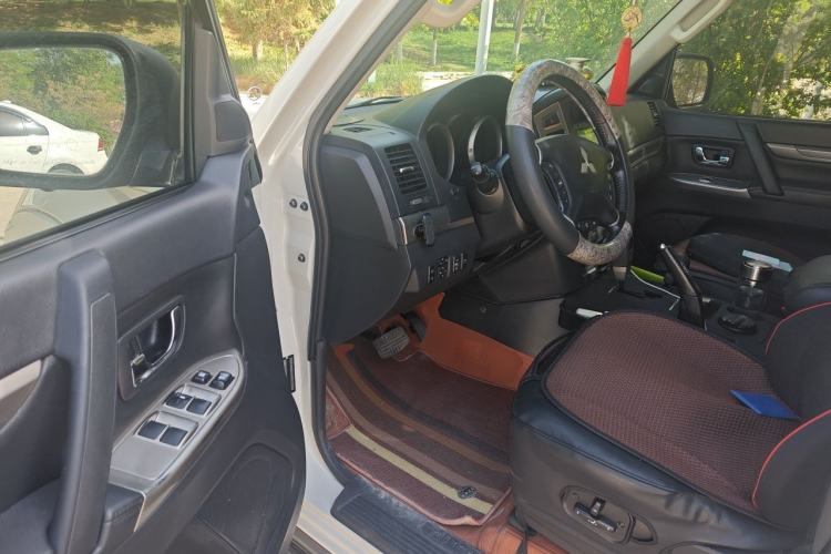 Used Mitsubishi Pajero 2020 Collection Edition 3.0L Automatic Prestige Off-Road Version Driver Seat