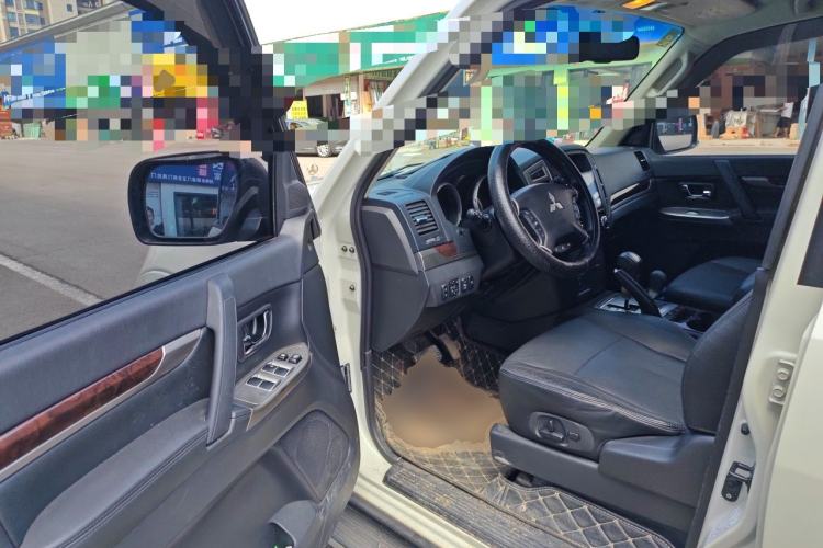Used Mitsubishi Pajero 2020 3.0L Automatic Luxury Off-Road Version Driver Seat