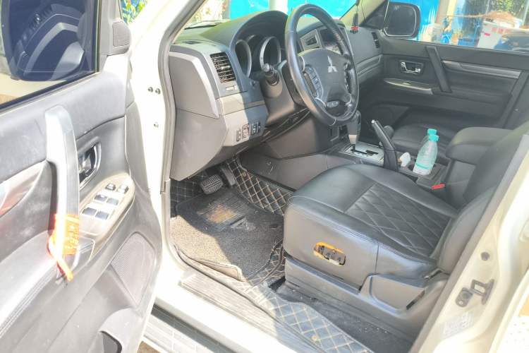 Used Mitsubishi Pajero 2020 Collection Edition 3.0L Automatic Prestige Off-Road Version Driver Seat