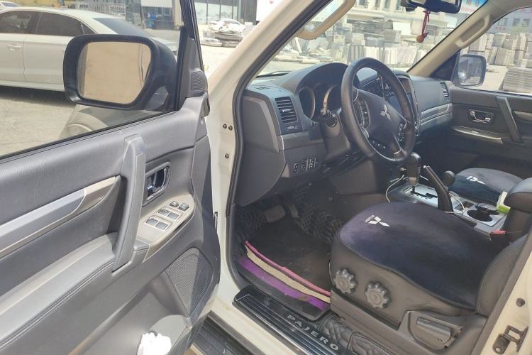Used Mitsubishi Pajero  Driver Seat