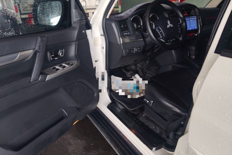 Used Mitsubishi Pajero  Driver Seat