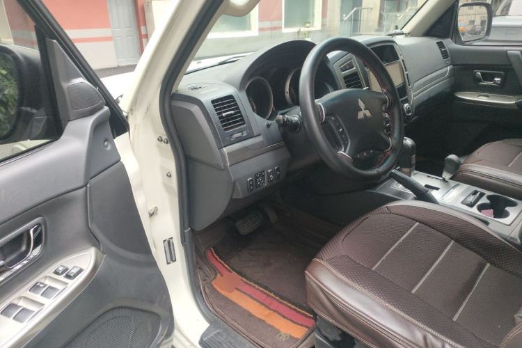 Used Mitsubishi Pajero 2020 3.0L Automatic Standard Edition Driver Seat