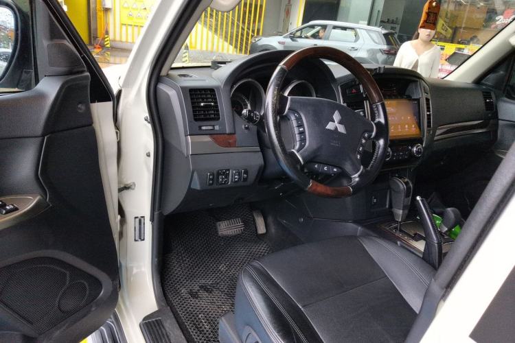 Used Mitsubishi Pajero 2020 Collection Edition 3.0L Automatic Prestige Off-Road Version Driver Seat