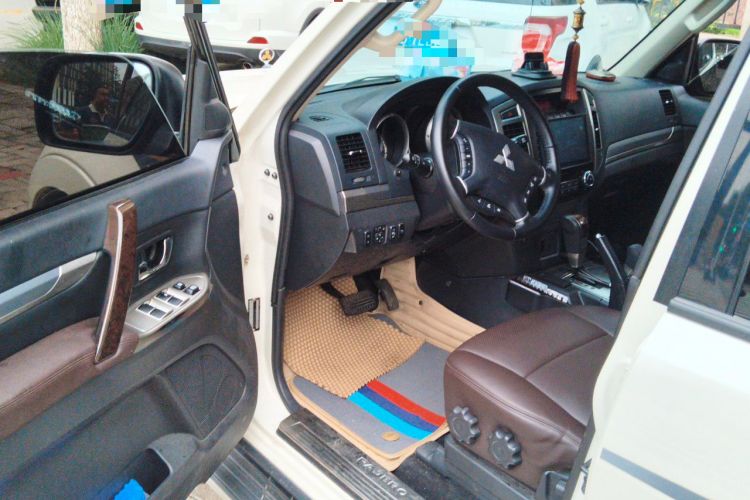 Used Mitsubishi Pajero  Driver Seat