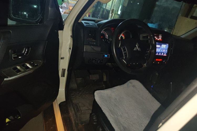 Used Mitsubishi Pajero  Driver Seat
