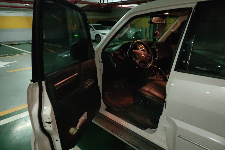Used Mitsubishi Pajero 2020 3.0L Automatic Standard Edition Driver Seat
