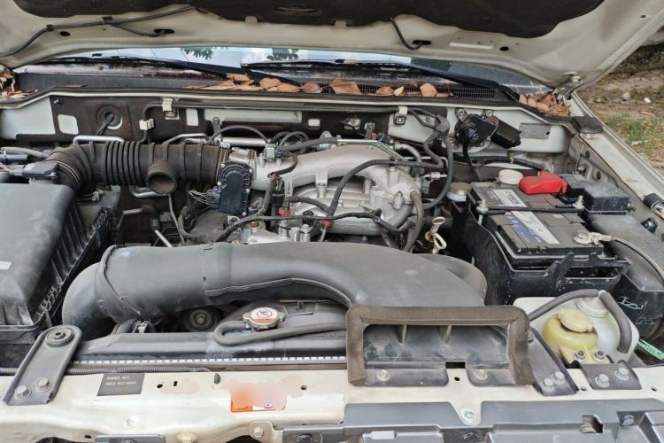 Used Mitsubishi Pajero  Engine Bay