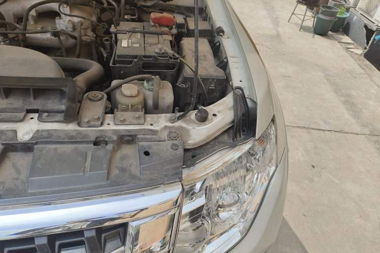 Used Mitsubishi Pajero  Engine Bay Left