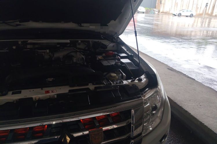 Used Mitsubishi Pajero  Engine Bay Left