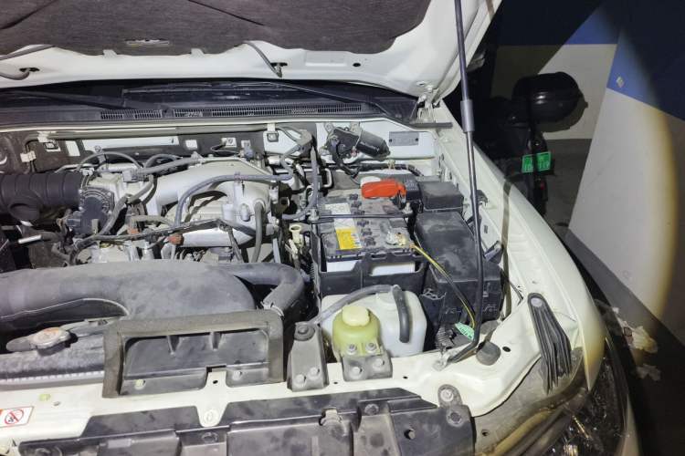 Used Mitsubishi Pajero  Engine Bay Left
