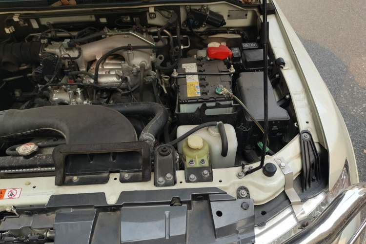 Used Mitsubishi Pajero  Engine Bay Left
