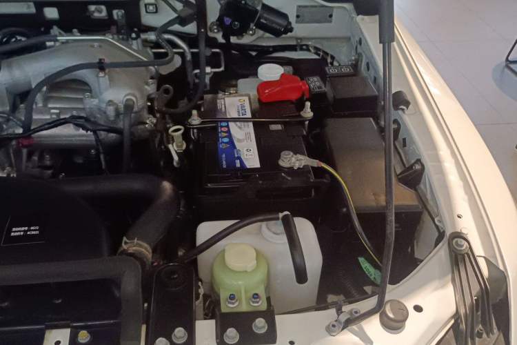 Used Mitsubishi Pajero 2020 3.0L Automatic Prestige Off-Road Edition Engine Bay Left