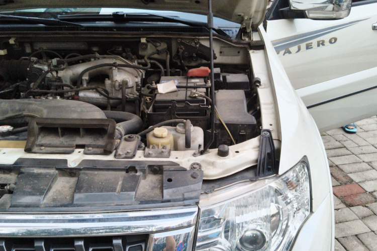 Used Mitsubishi Pajero  Engine Bay Left