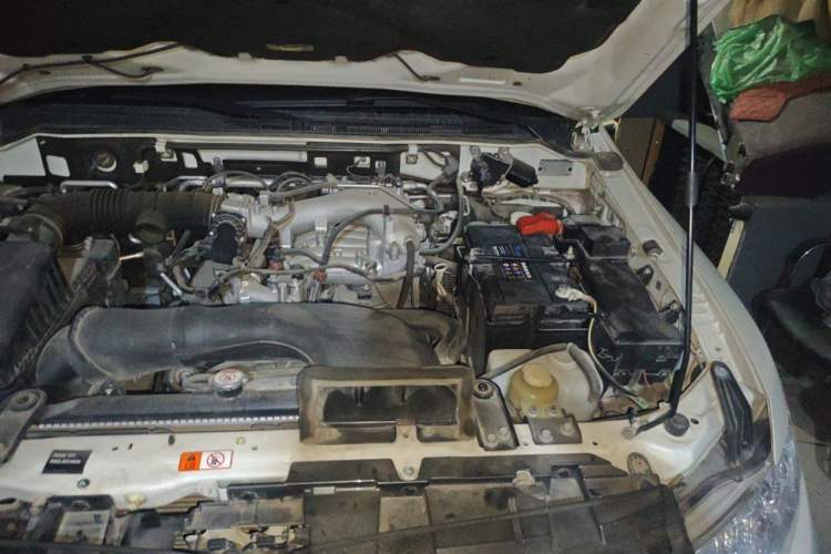 Used Mitsubishi Pajero  Engine Bay Left