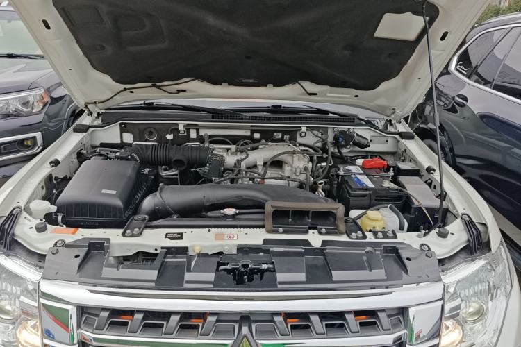 Used Mitsubishi Pajero 2020 3.0L Automatic Standard Edition Engine Bay
