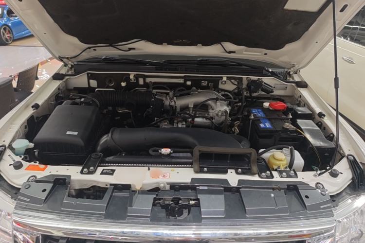 Used Mitsubishi Pajero 2020 V93 3.0L 5-Door GLS 7-Seater – Middle East Engine Bay