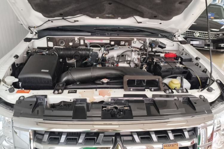 Used Mitsubishi Pajero 2020 3.0L Automatic Standard Edition Engine Bay