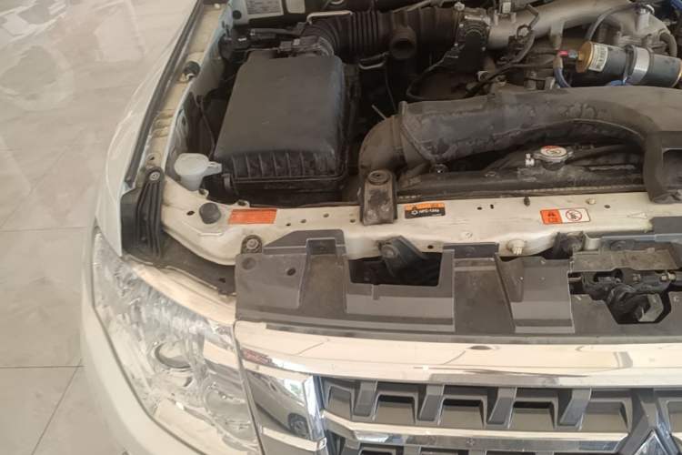 Used Mitsubishi Pajero 2020 3.0L Automatic Luxury Off-Road Version Engine Bay Right
