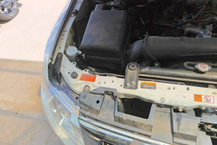 Used Mitsubishi Pajero 2020 3.0L Automatic Prestige Off-Road Edition Engine Bay Right