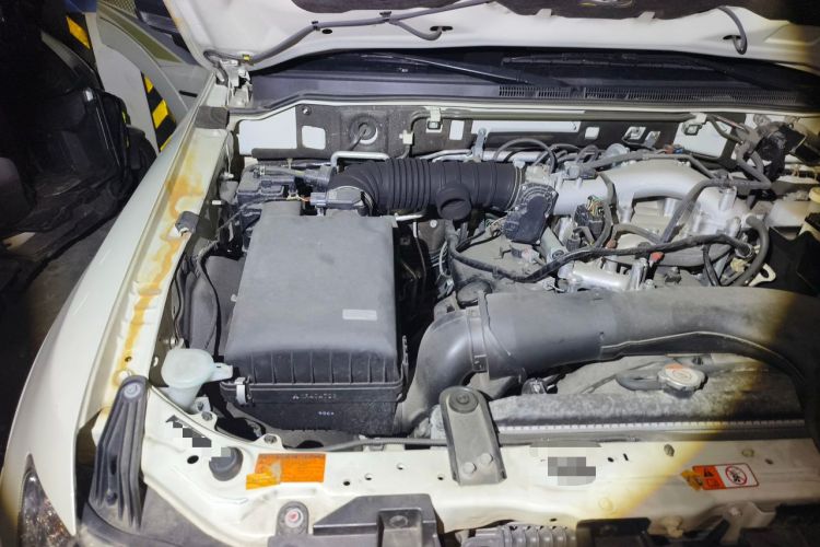 Used Mitsubishi Pajero  Engine Bay Right