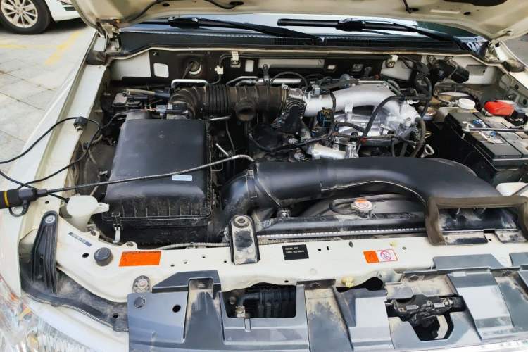 Used Mitsubishi Pajero  Engine Bay Right