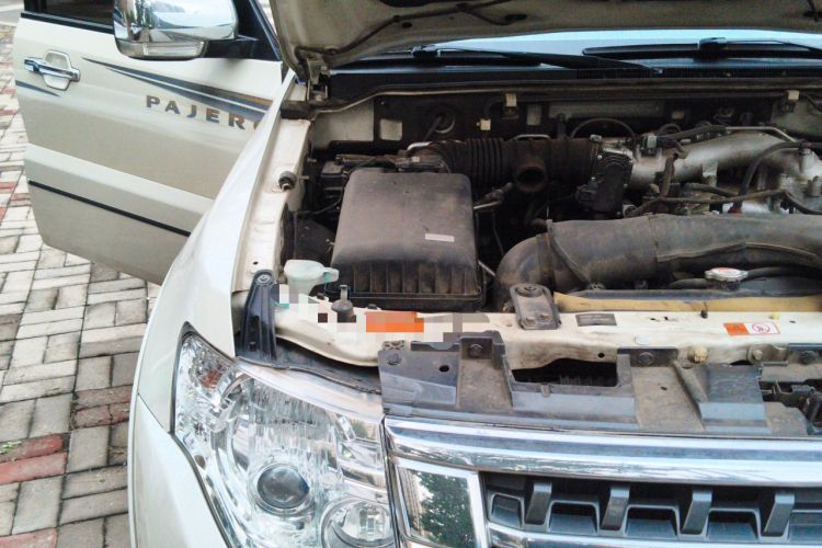 Used Mitsubishi Pajero  Engine Bay Right