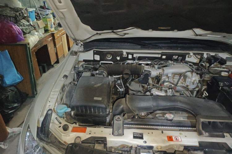 Used Mitsubishi Pajero  Engine Bay Right