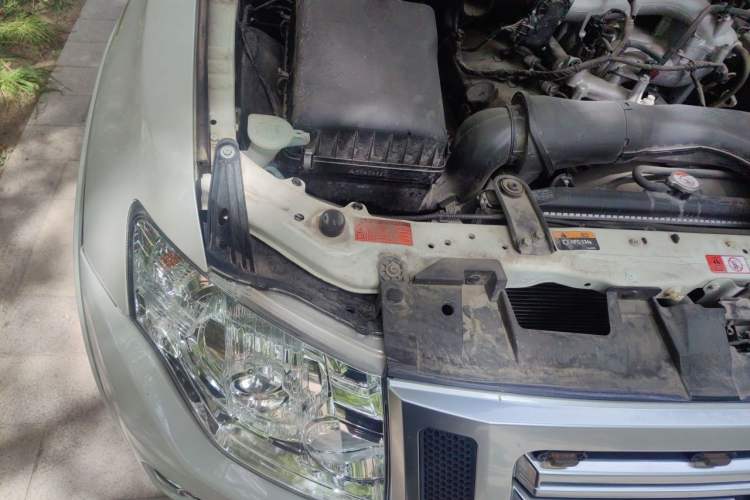 Used Mitsubishi Pajero 2020 3.0L Automatic Luxury Off-Road Version Engine Bay Right