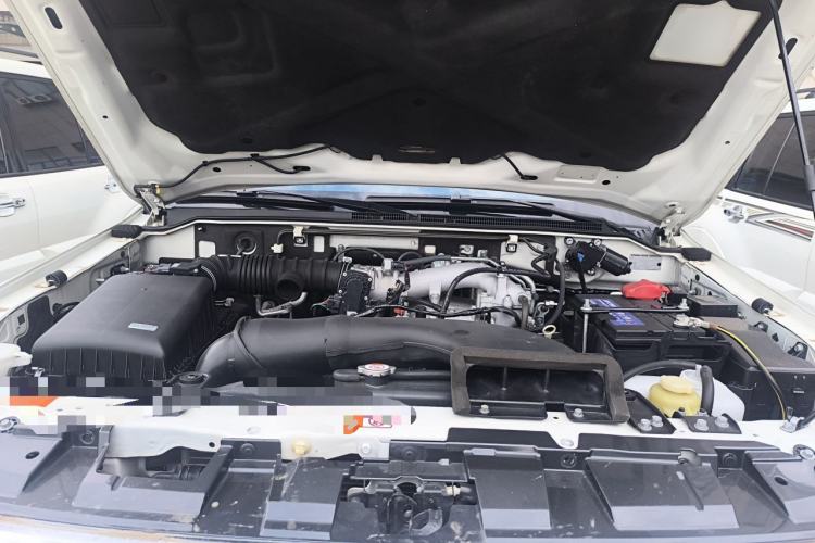 Used Mitsubishi Pajero  Engine Bay
