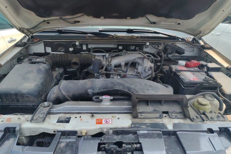 Used Mitsubishi Pajero  Engine Bay