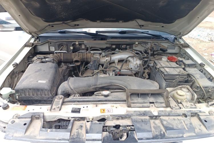 Used Mitsubishi Pajero  Engine Bay