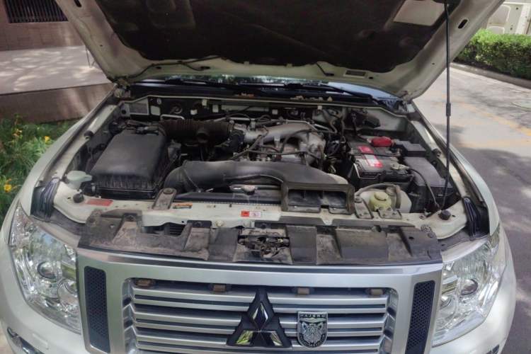 Used Mitsubishi Pajero 2020 3.0L Automatic Luxury Off-Road Version Engine Bay