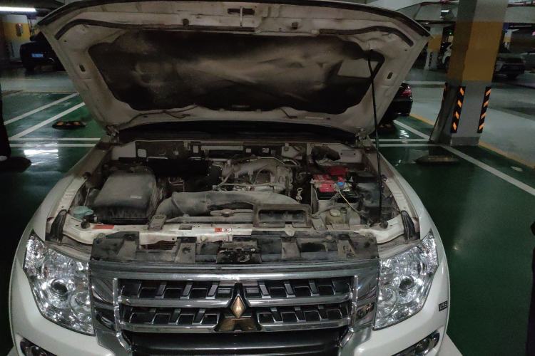 Used Mitsubishi Pajero 2020 3.0L Automatic Standard Edition Engine Bay