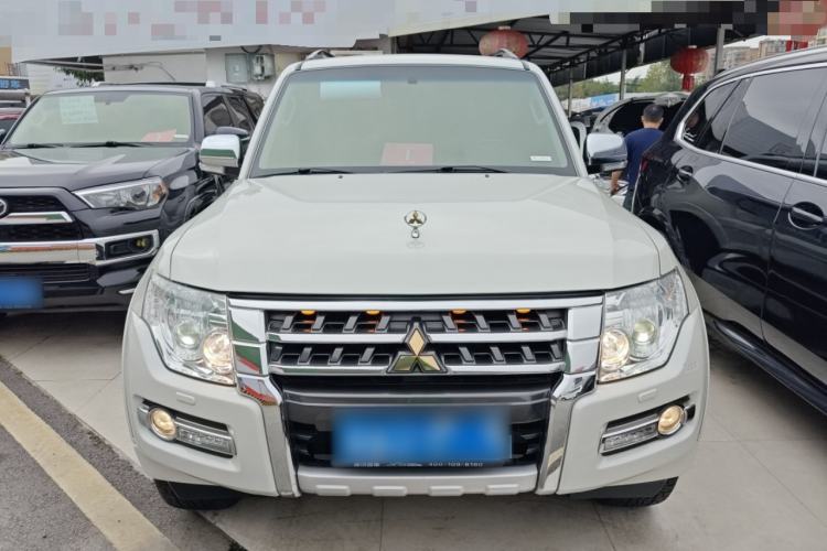 Used Mitsubishi Pajero 2020 3.0L Automatic Standard Edition Exterior 1