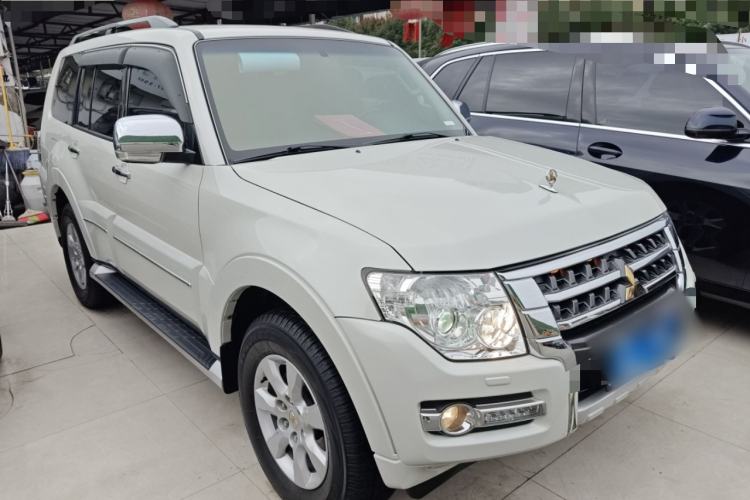 Used Mitsubishi Pajero 2020 3.0L Automatic Standard Edition Exterior 2