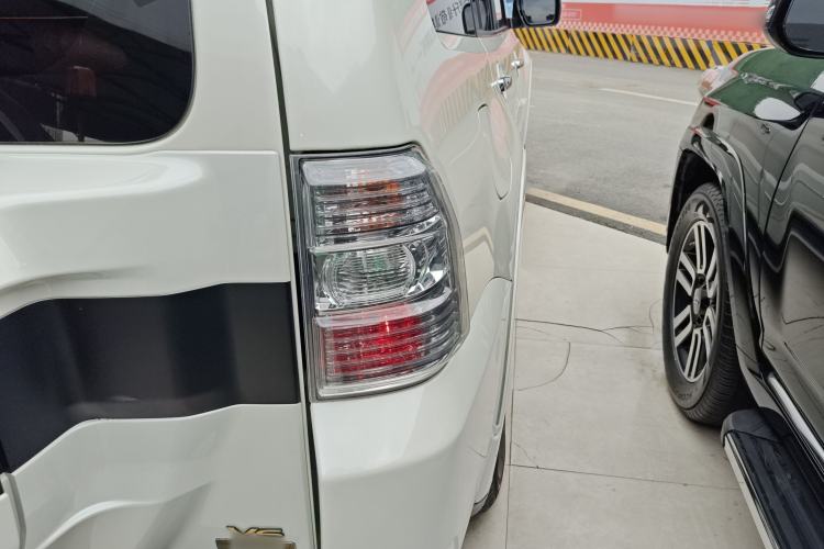 Used Mitsubishi Pajero 2020 3.0L Automatic Standard Edition Exterior 6