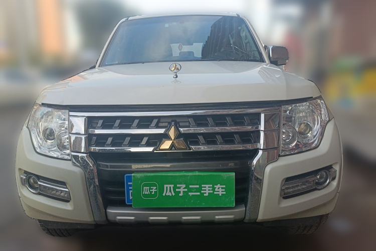 Used Mitsubishi Pajero  Front