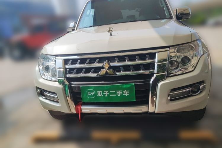Used Mitsubishi Pajero  Front