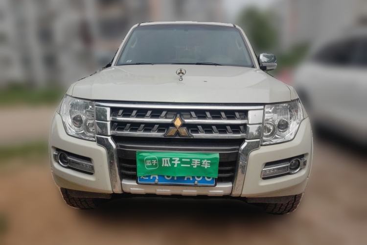 Used Mitsubishi Pajero  Front