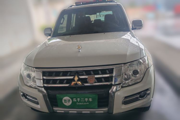 Used Mitsubishi Pajero  Front