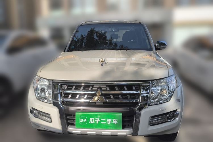 Used Mitsubishi Pajero  Front