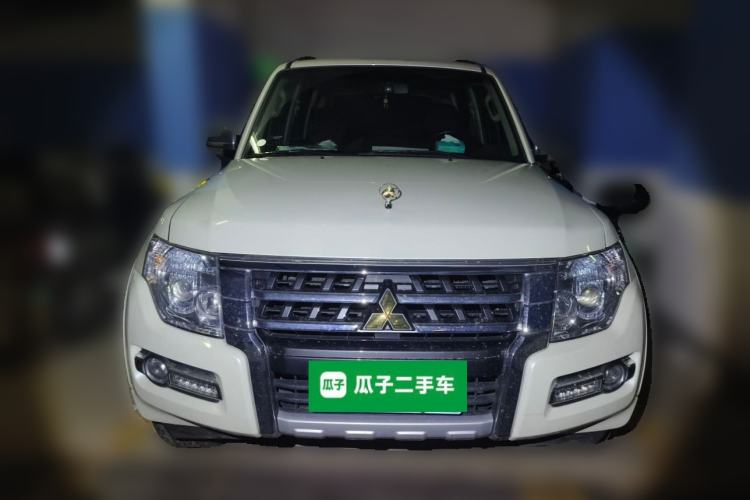 Used Mitsubishi Pajero  Front
