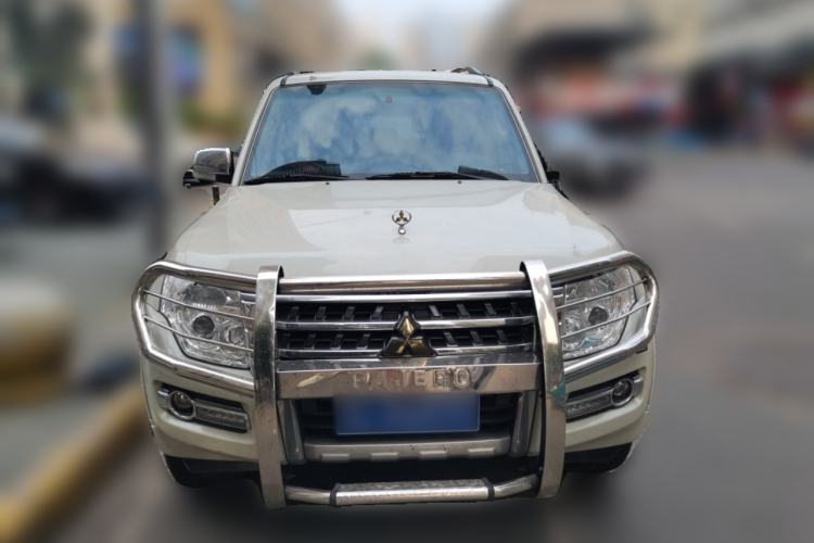 Used Mitsubishi Pajero  Front