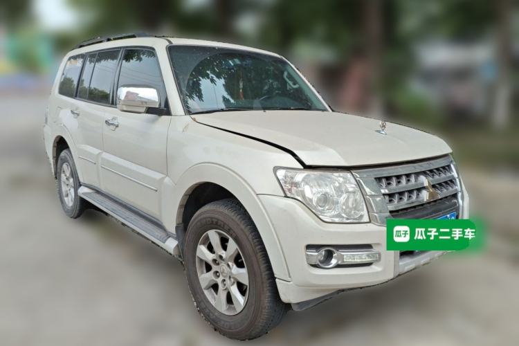 Used Mitsubishi Pajero  Front Right 45 Deg